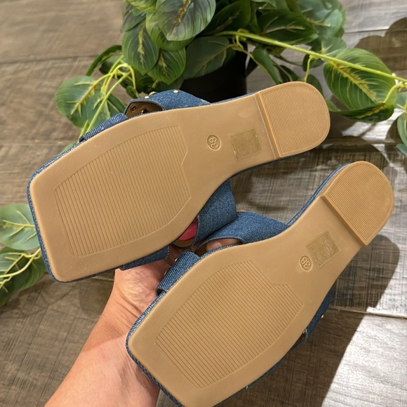 NWT DENIM EMBELLISHED SANDALS SIZE 8 - Picture 9 of 17